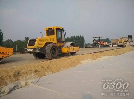 三一压路机
