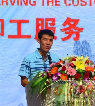 柳工 王显强